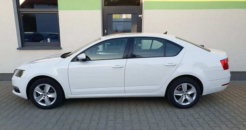 Skoda Octavia cena 40600 przebieg: 168500, rok produkcji 2019 z Biecz małe 277